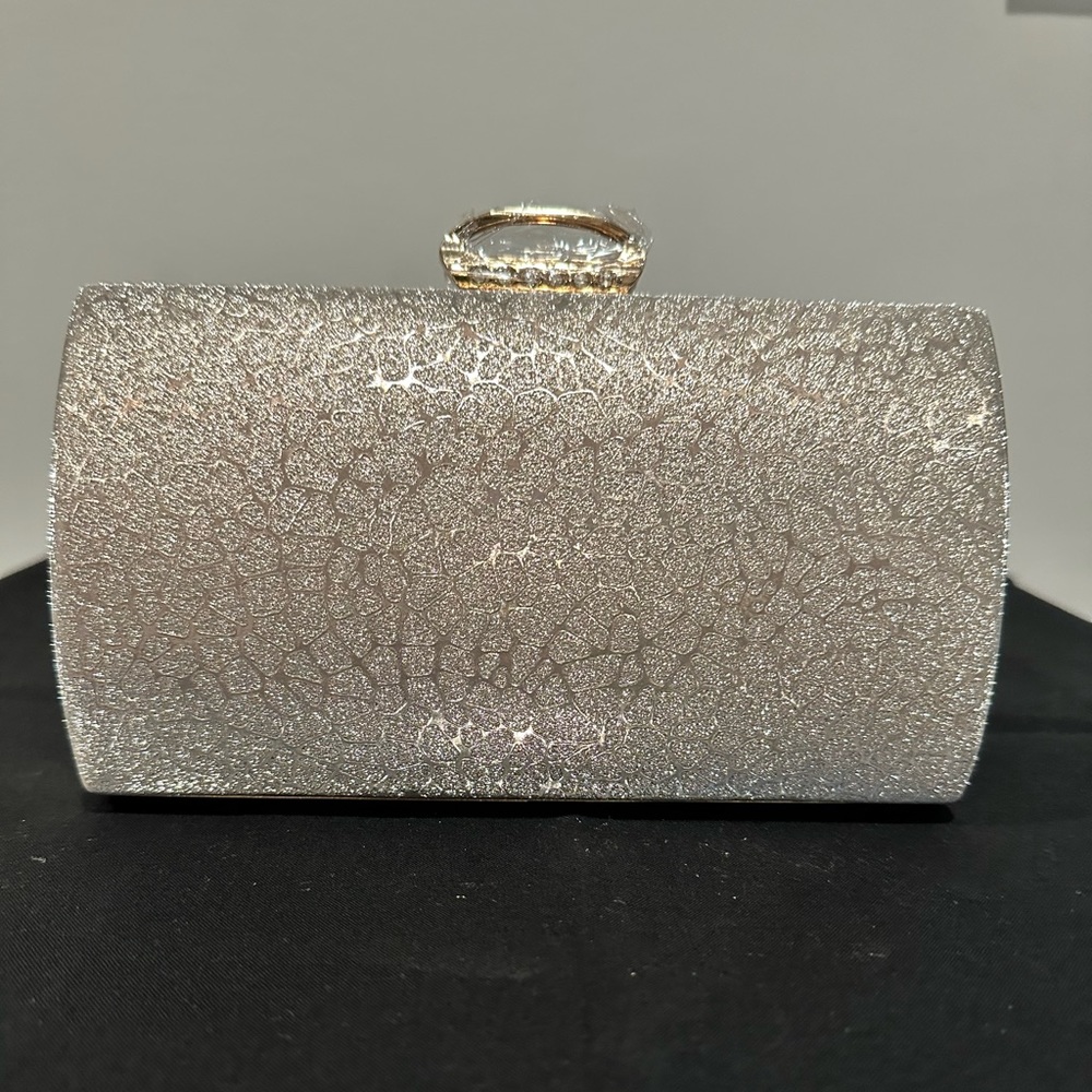 Shimmer clutch